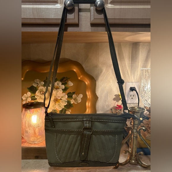 B. O. C. Clover hill crossbody bag and wristlet. - Picture 3 of 16